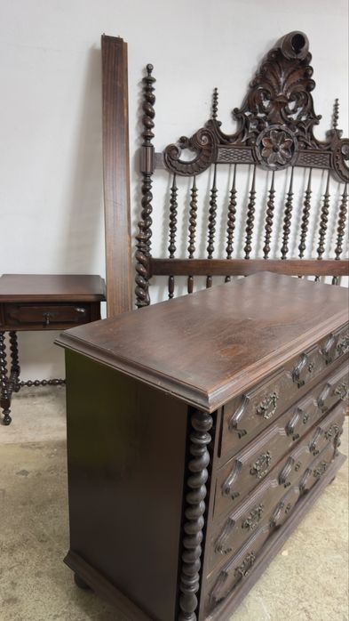 Quarto antigo completo