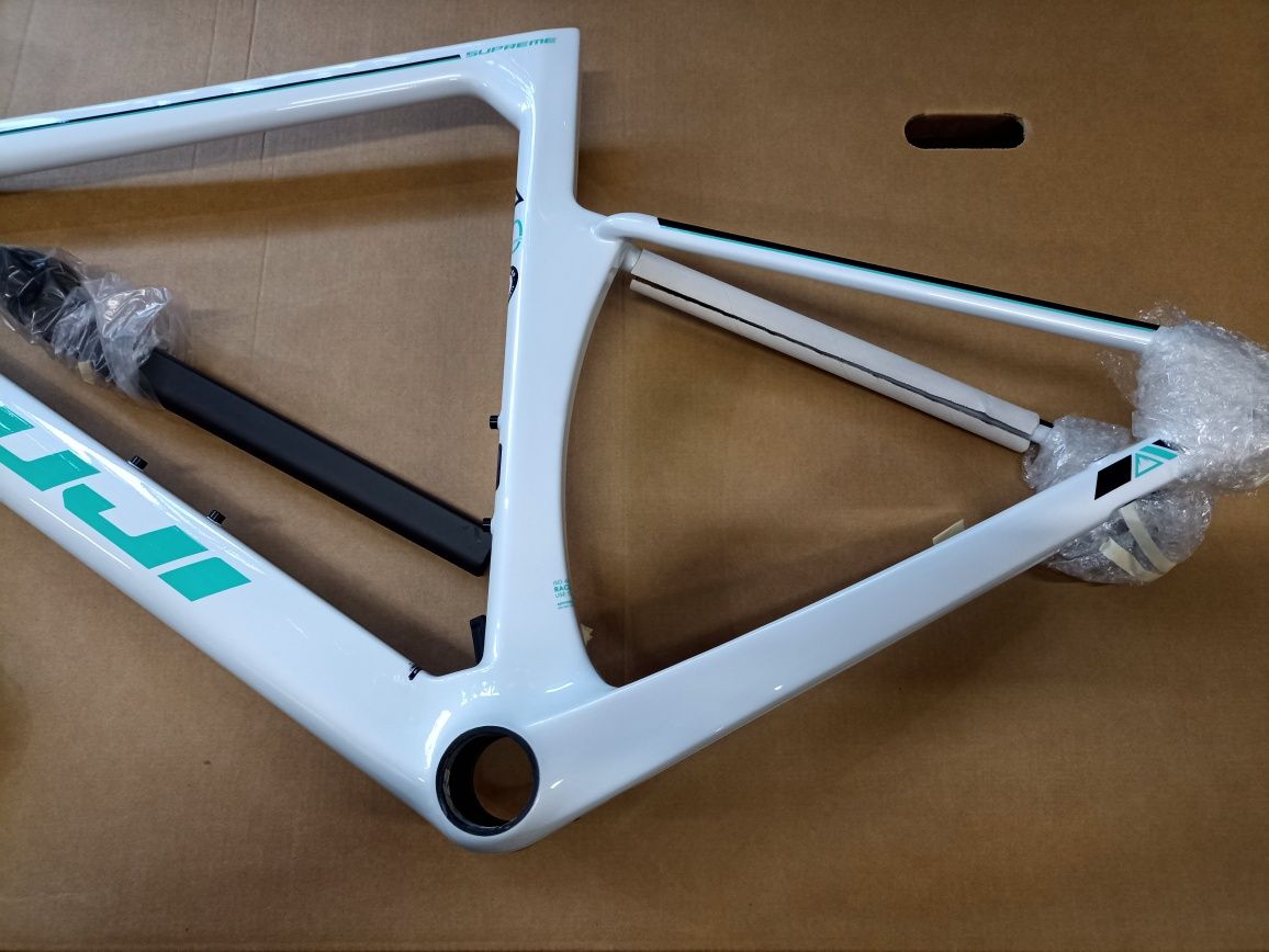Nowy Frame set Fuji Supreme  + widelec stery Trek Giant Merida