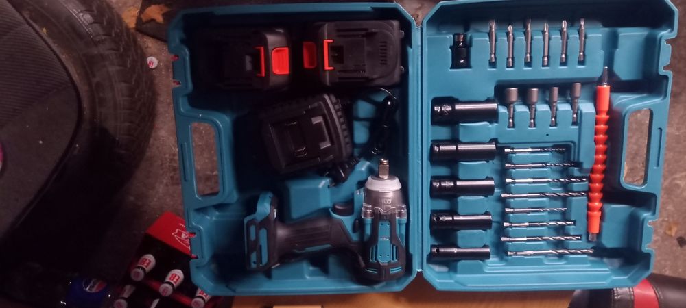 Klucz udarowy akumulatorowy.