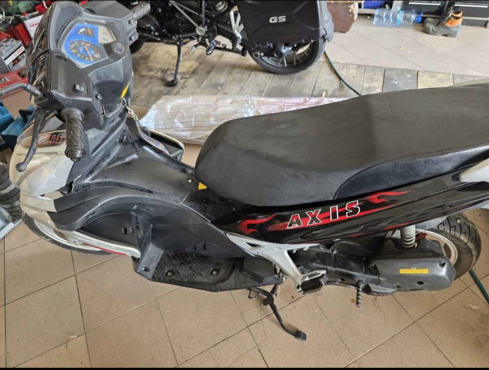 Skuter Zipp axis