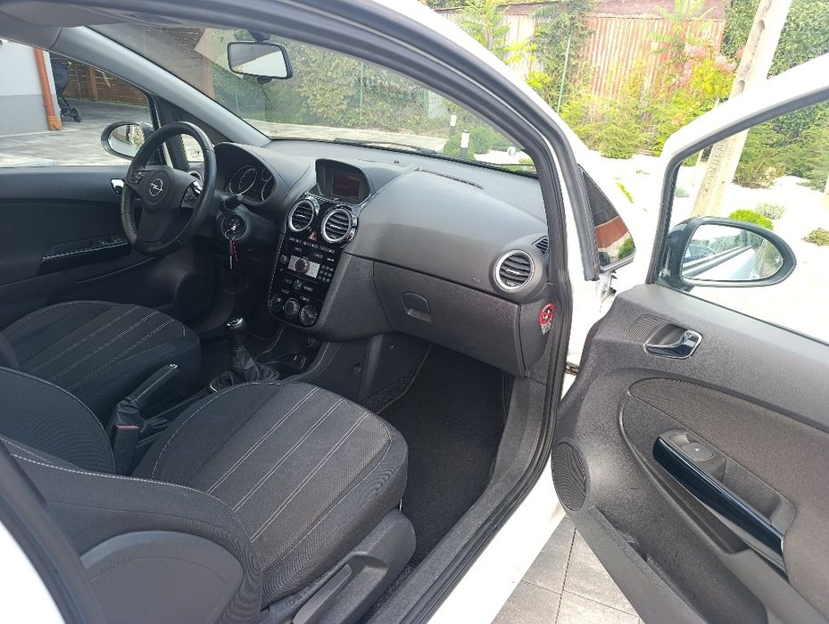 Opel Corsa D lift Edition 1.4 b 101KM org lak i prze.Aso Niemcy