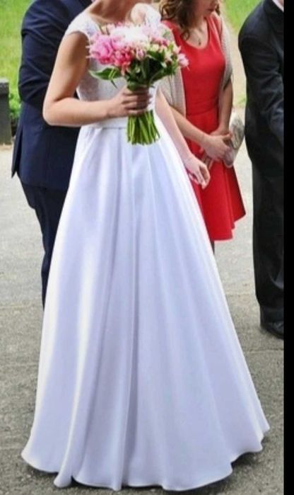 Suknia ślubna z koronką