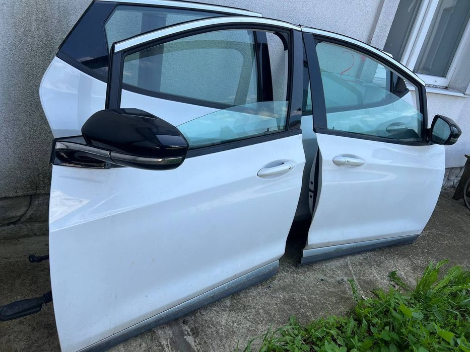 Двері двери дверь шевроле болт Опель Ампера Chevrolet Bolt Opel Ampera