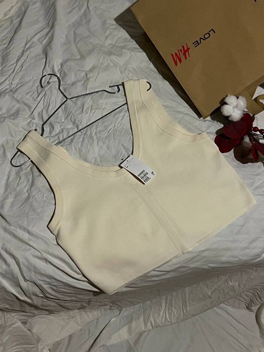 Базова майка бренду H&M.