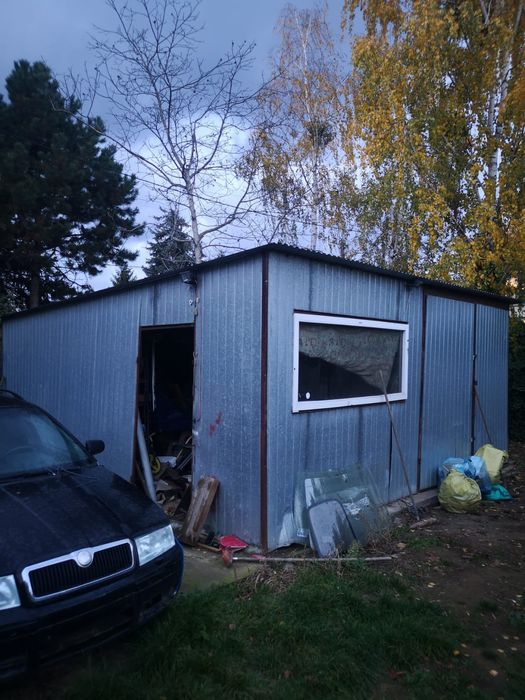 Sprzedam blaszany garaż z zawartością