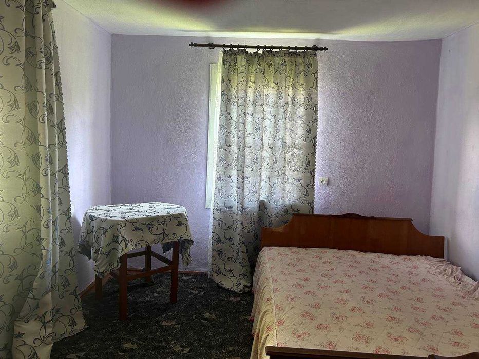 Здається пів будинку для проживання м. Косів