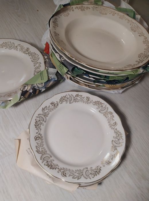 Тарілки з орнаментом - 12шт