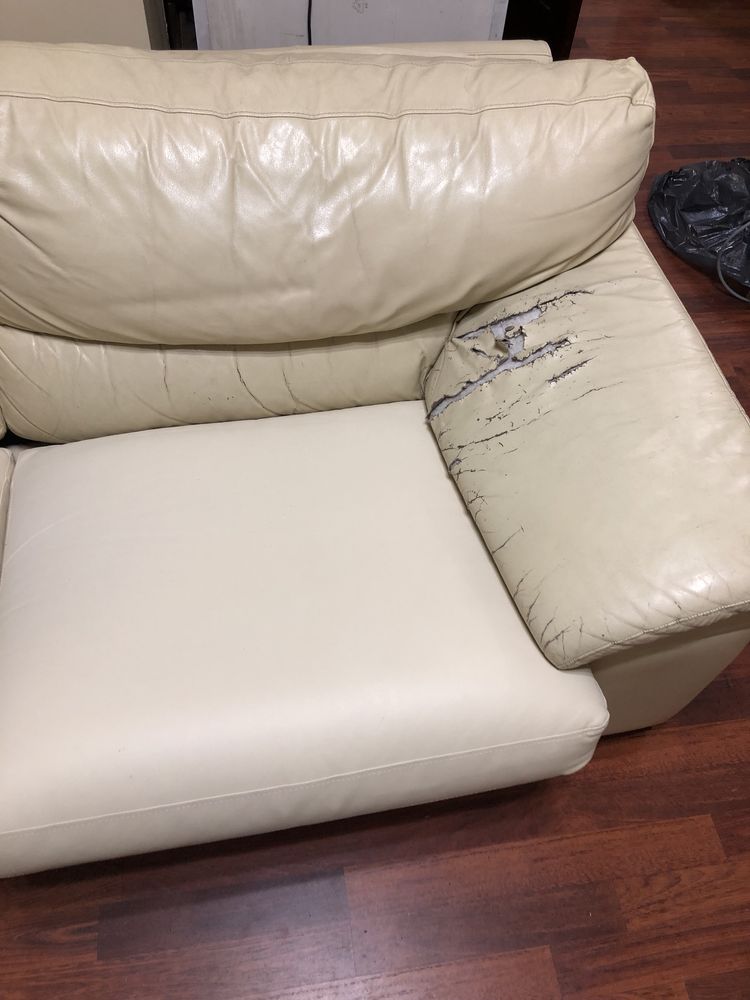 продам шкіряний розкладний диван з кріслом (можливо під перетяжку)