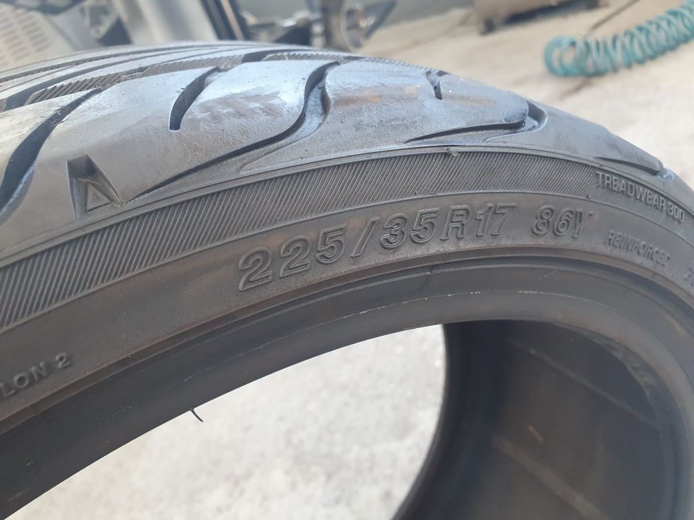 Pneus 225-35r17 Yokohama como novos
