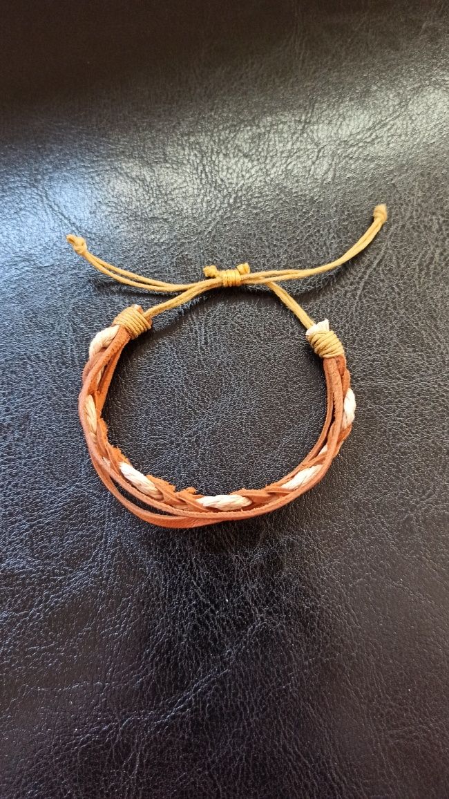 Pulseira em  Pele