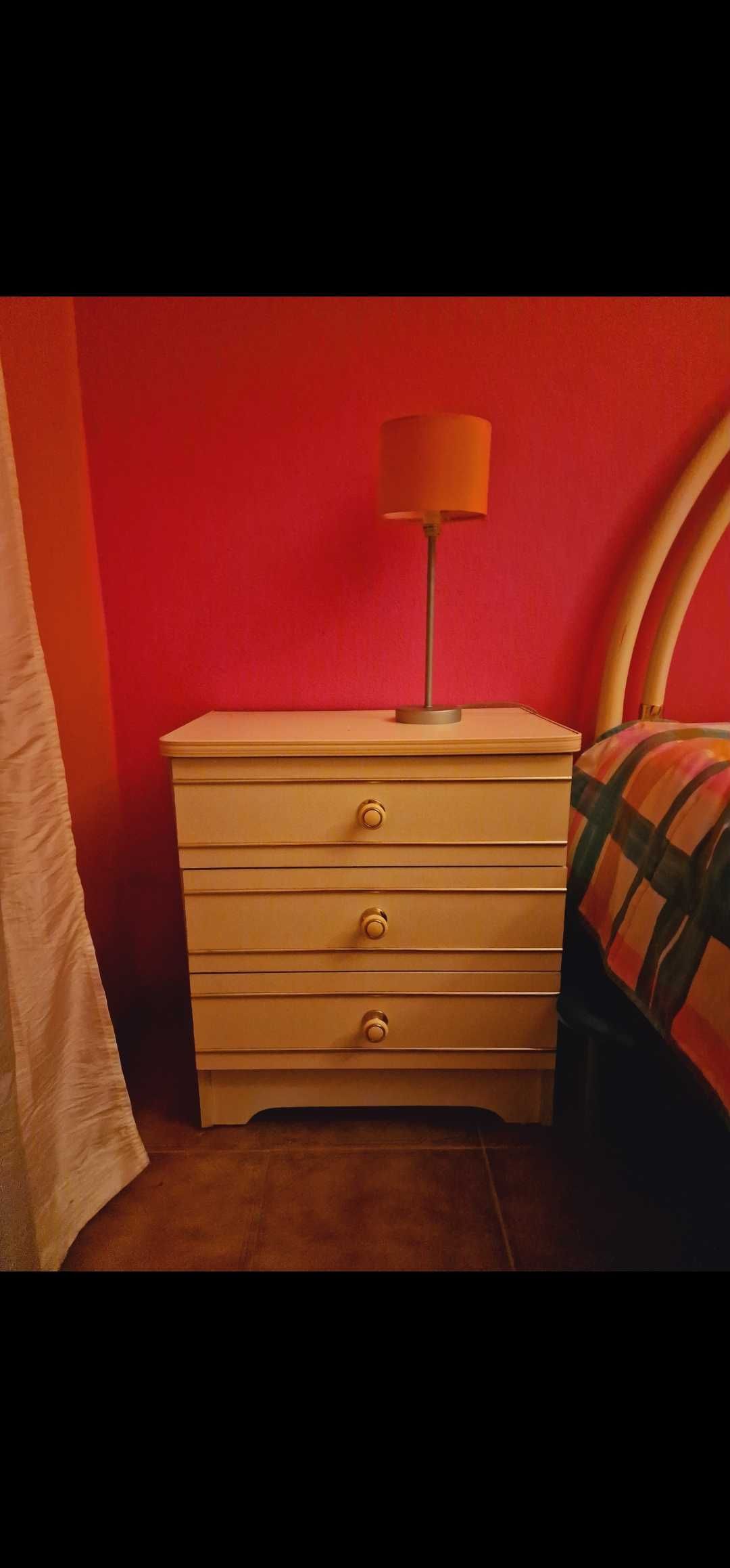 Mobília de quarto bege - adolescente