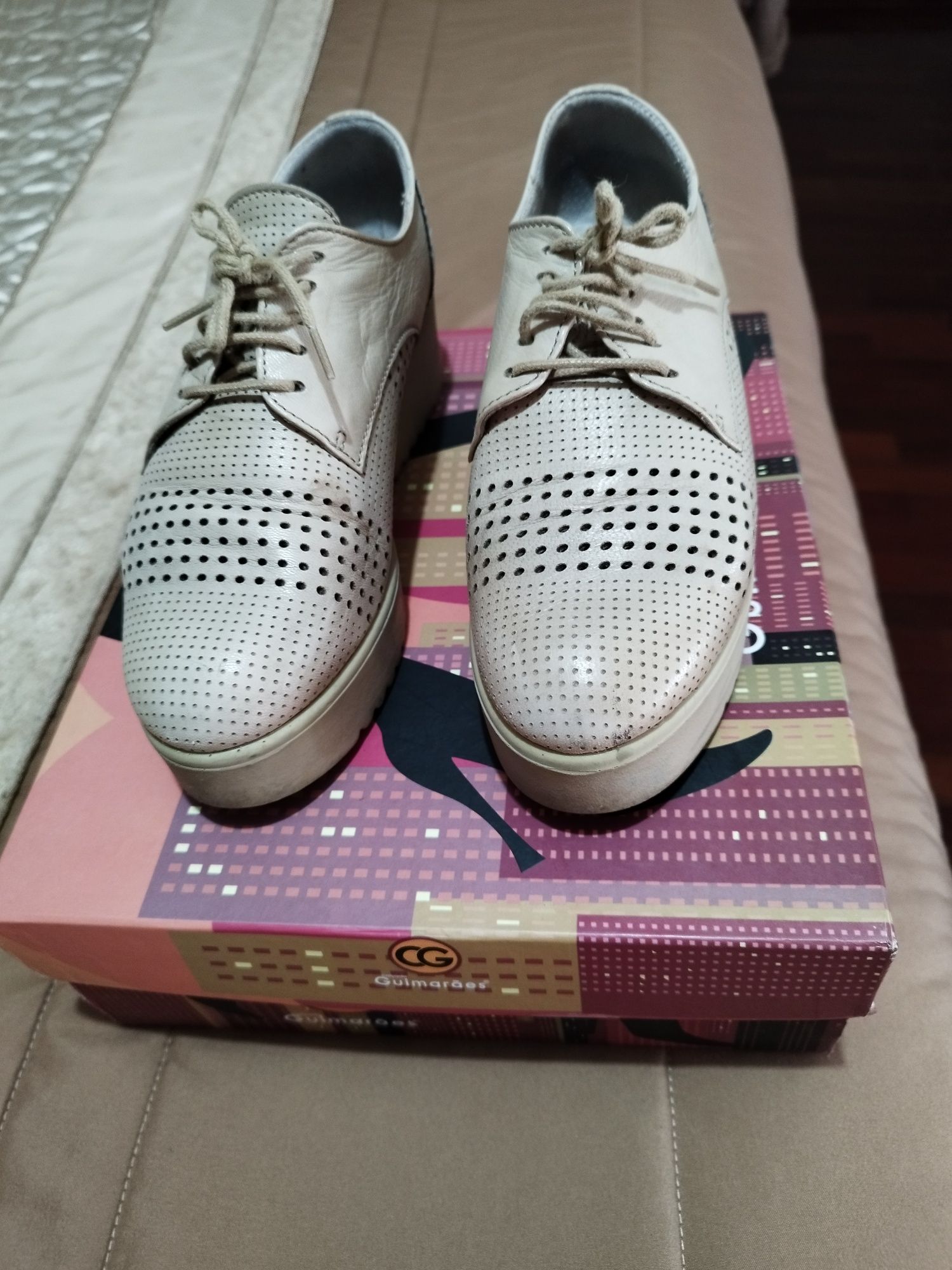 Sapatos bejes número 37