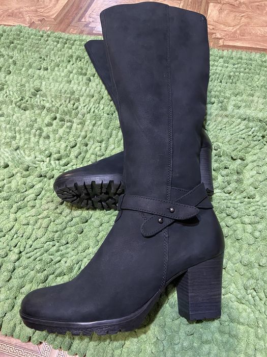 Чоботи жіночі Caprice 38 нубук