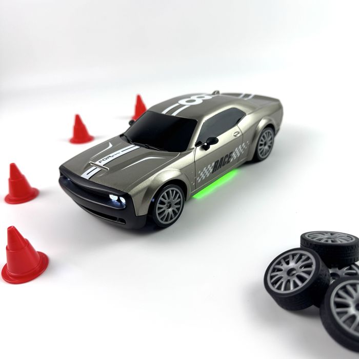 Іграшкова дрифт машинка Dodge Challenger 4WD на радіокеруванні