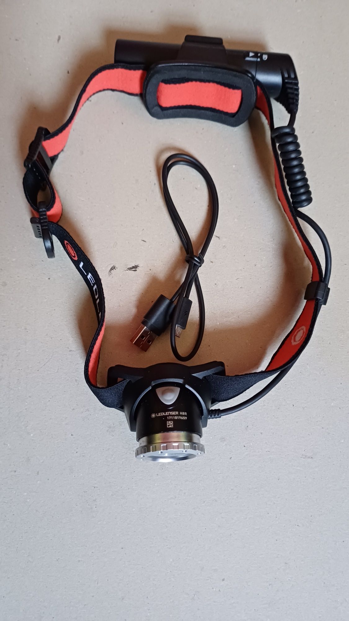Ledlenser H8 R latarka czołowa