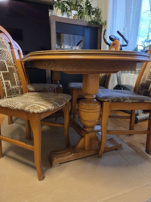 Sprzedam stół plus krzesła