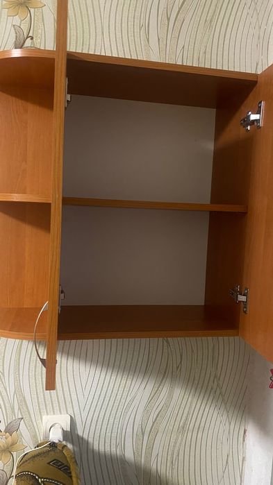 Шкафчик навісний