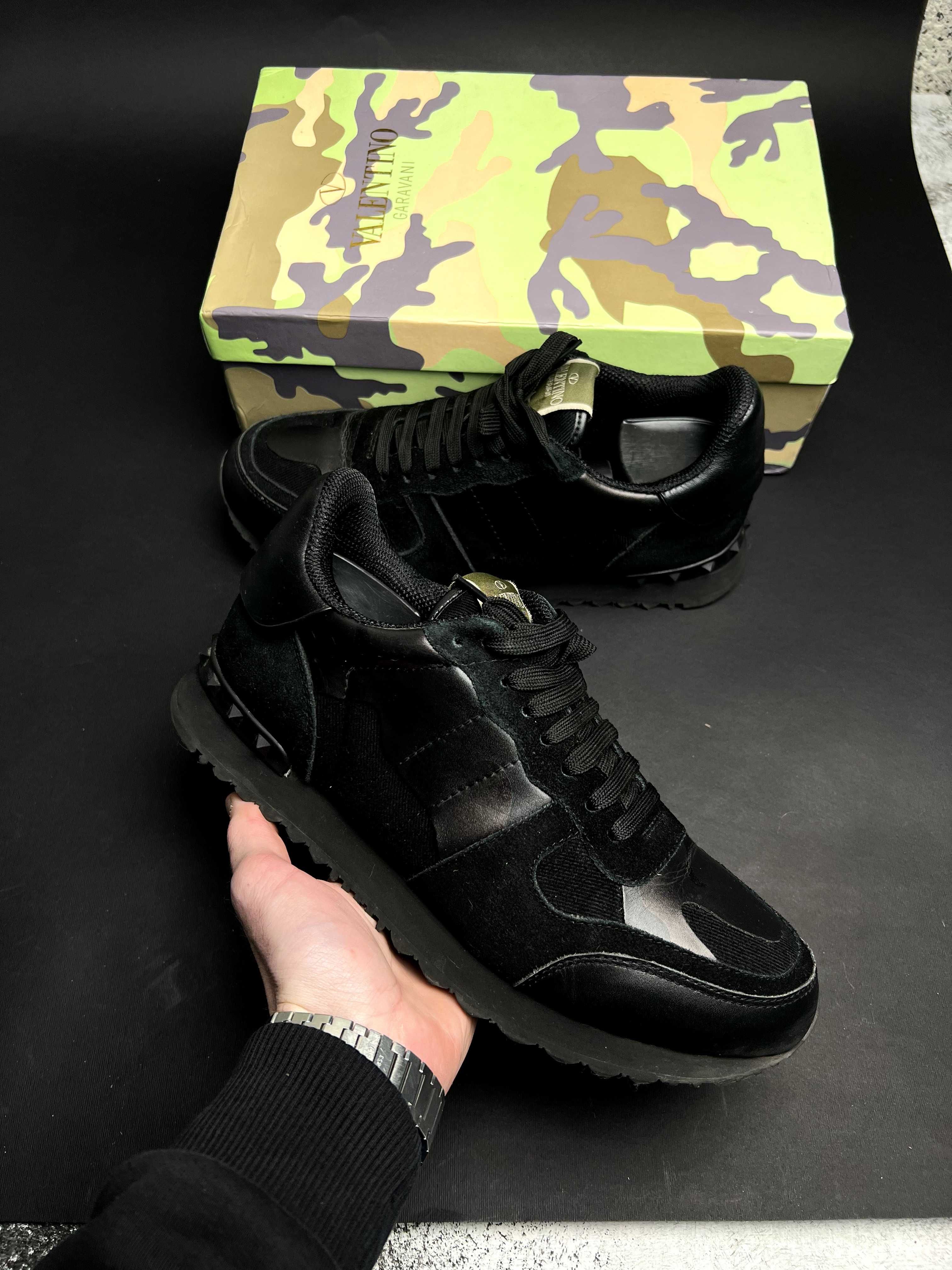 Кросівки чорні чоловічі Valentino Garavani Camouflage Noir Rockrunner