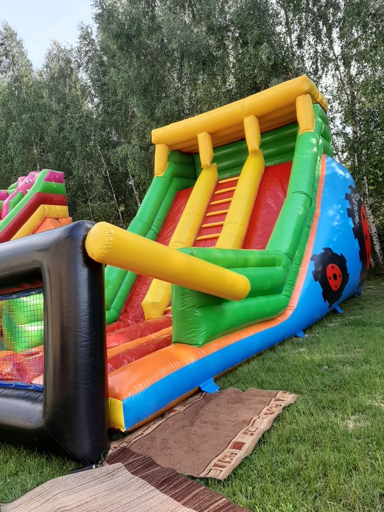 Ekscytujący Świat Dmuchanych Atrakcji: Zabawa, która Zapada w Pamięć