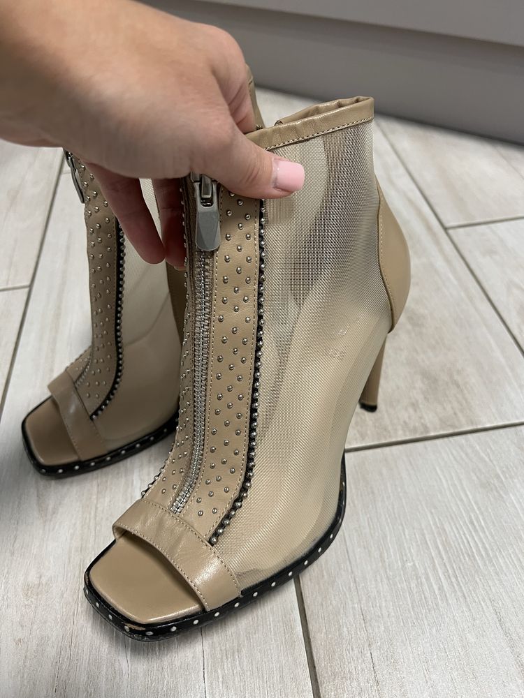 Продам женские босоножки кожаные