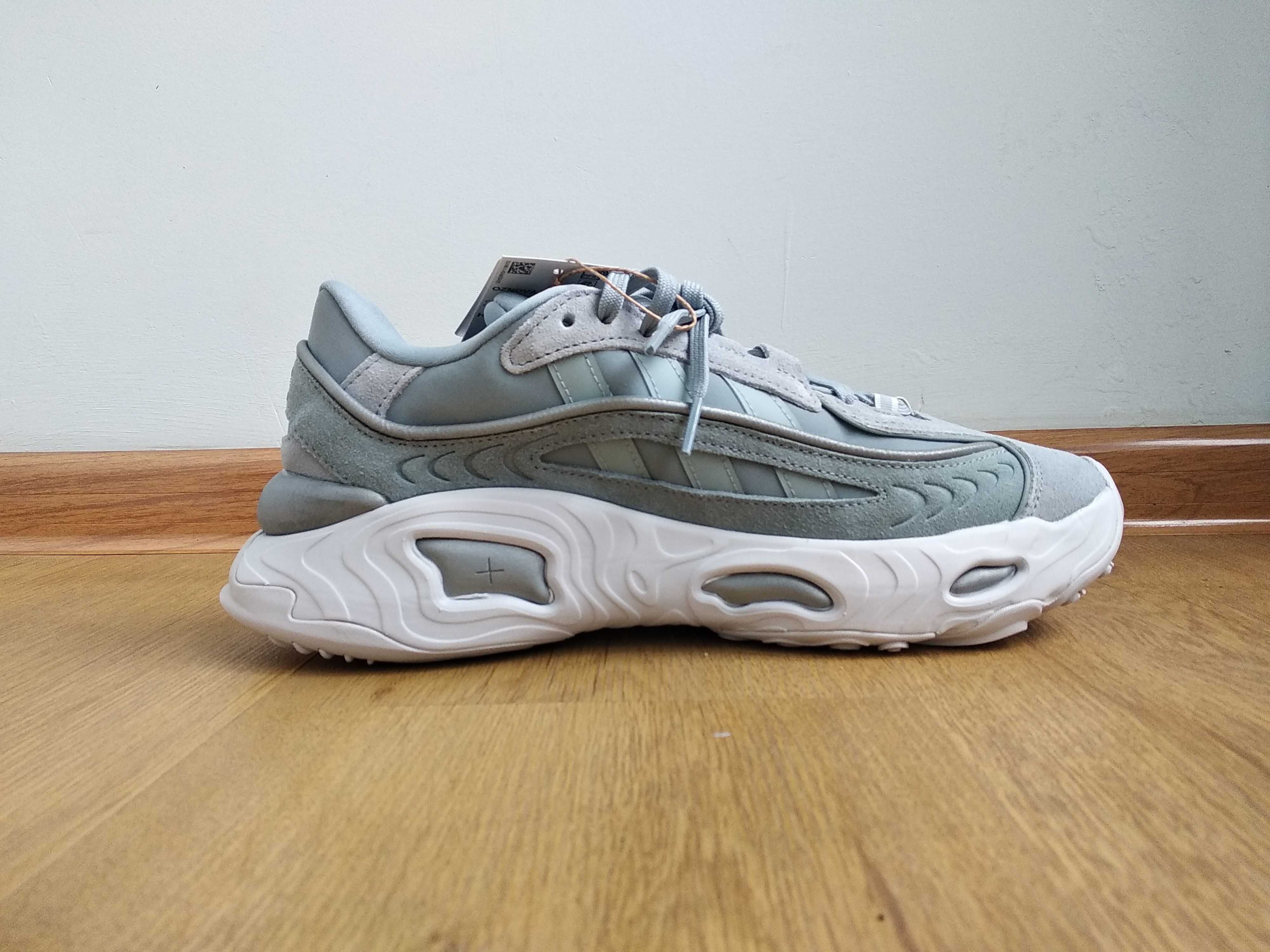 Кроссовки Adidas Oznova. Светло серые. Новые. 27,5см