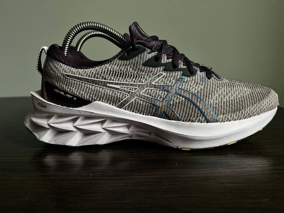 Кросівки бігові для тренувань novablast 2. Р 40 на 25.5 см .