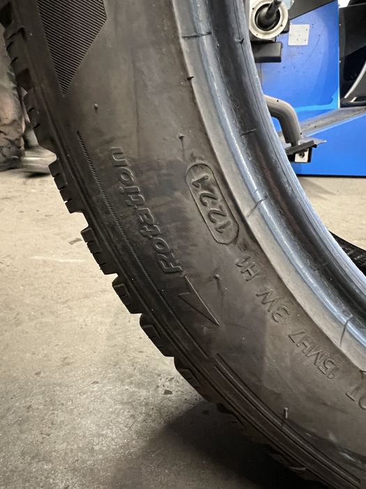 Hankook Winter i*cept evo3 W330 245/45 19
