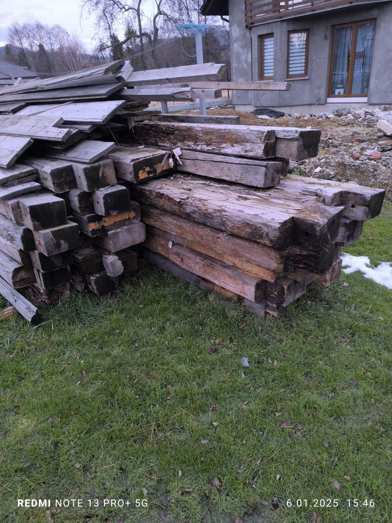 Bale z rozbiórki domu