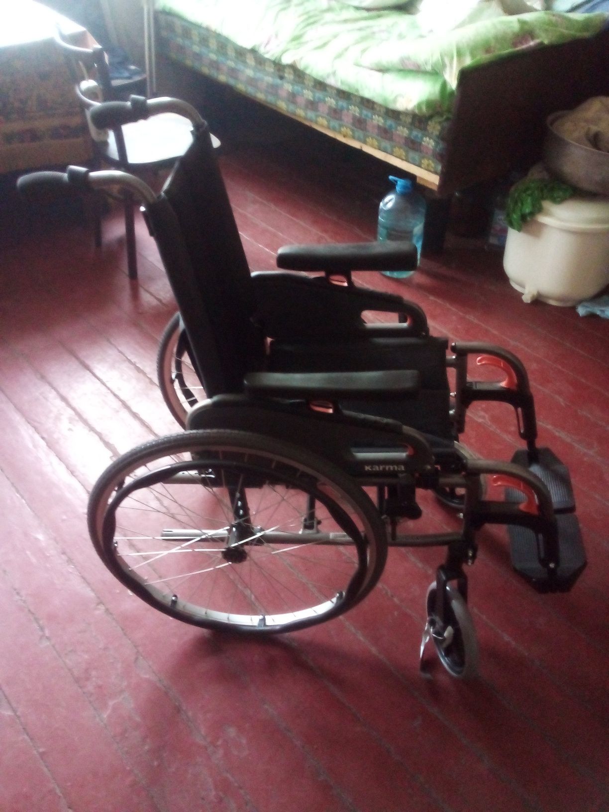 Продам інвалідний візок. Ширина сідла 46 см. Нова.