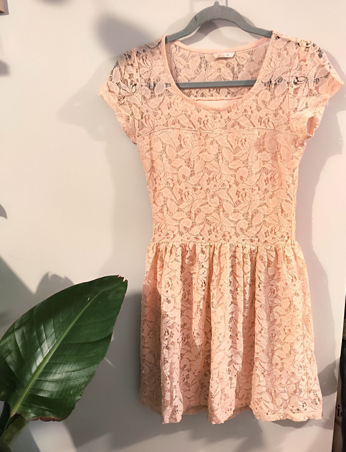 Koronkowa sukienka midi pudrowy róż wesele komunia boho
