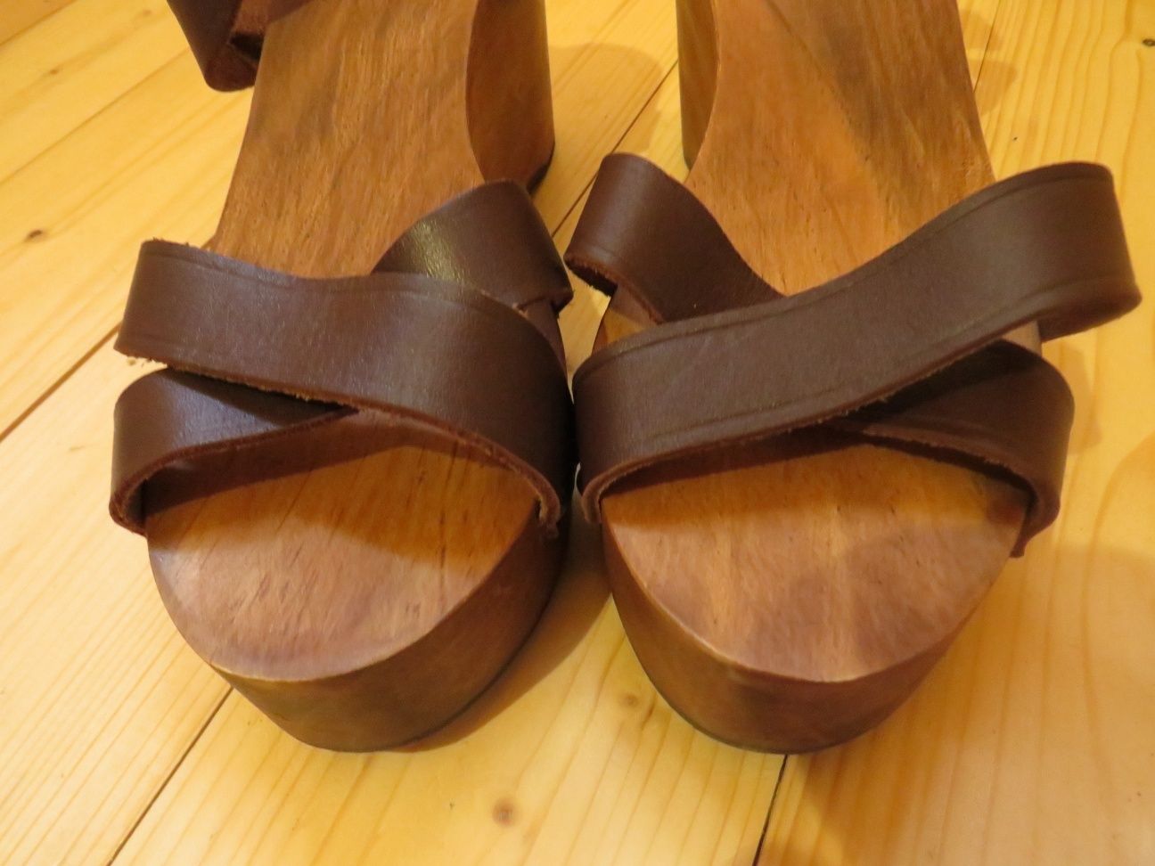 Sandálias de madeira ZARA