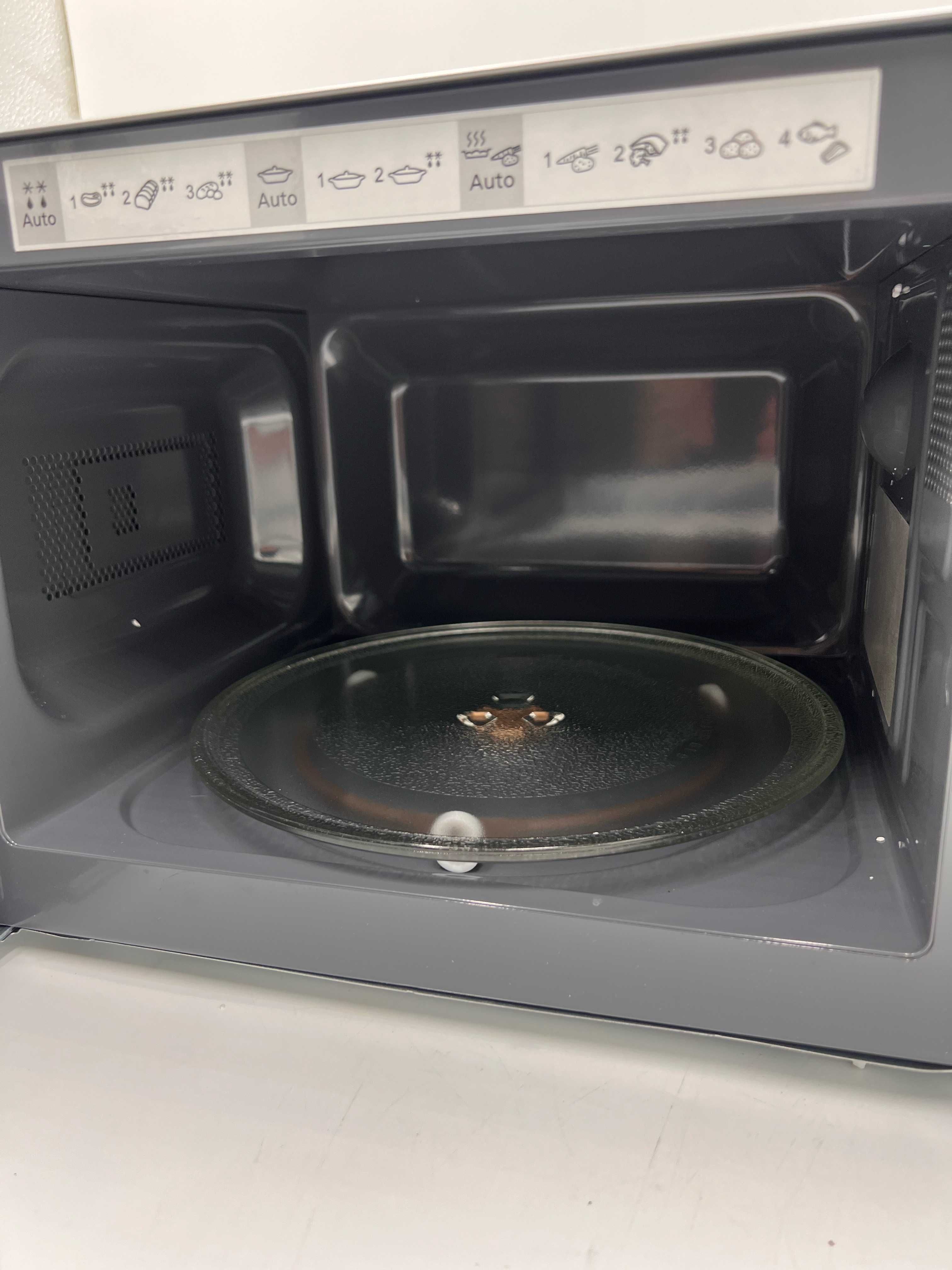 Kuchenka mikrofalowa wolnostojąca Panasonic NN-S29KSMEPG