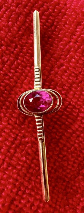 Золотая брошь с фианитом из красного золота 583 проба