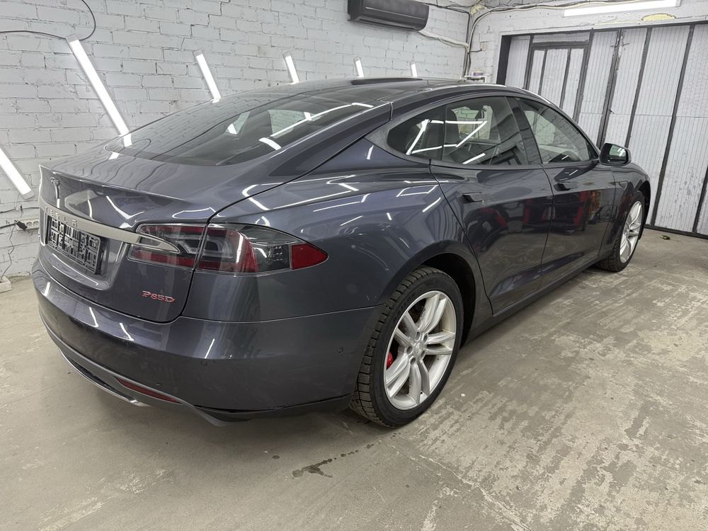 Tesla model S P85D