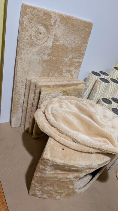 Atlas Drapak Sufitowy dla Kota Beżowy 92x76x241–272cm WIELKI WYSOKI US