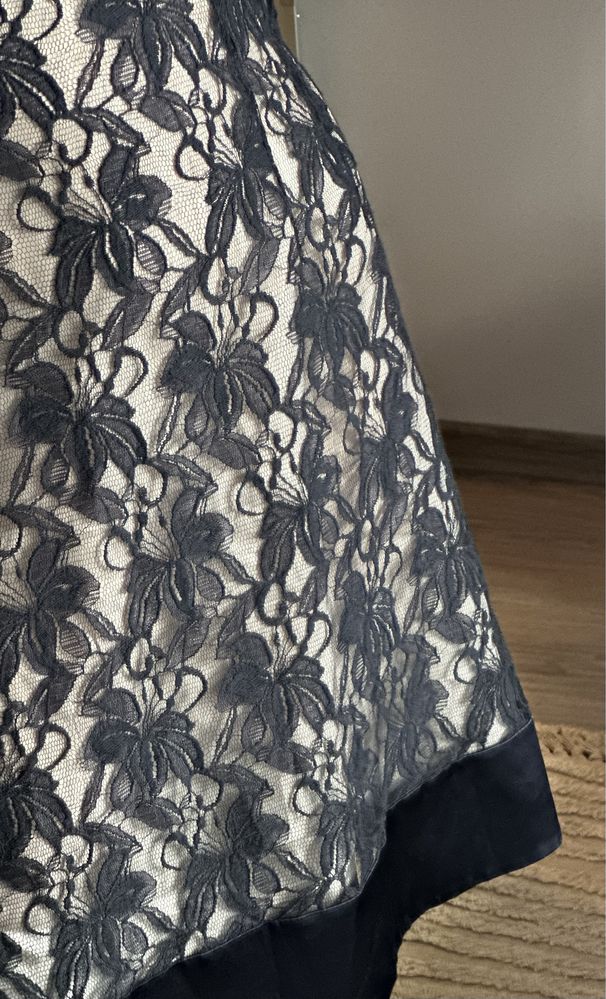 Elegancka sukienka z koronki marka Ewa Minge