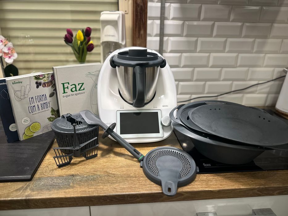 Bimby tm6 com acessórios e livros em óptimo estado