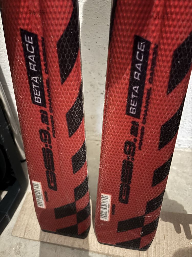 Skis ATOMIC + fixações Atomic e bastons