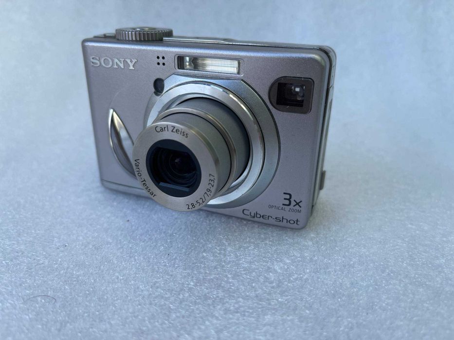 Sony Cyber-shot DSC-W5.