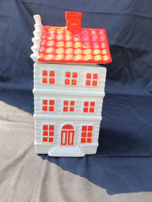 Pojemnik na słodycze ceramiczny domek