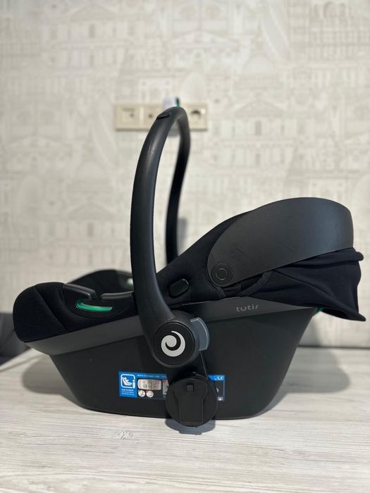 Автолюлька TUTIS Elo Lux i-Size Black, отличное состояние+адаптеры