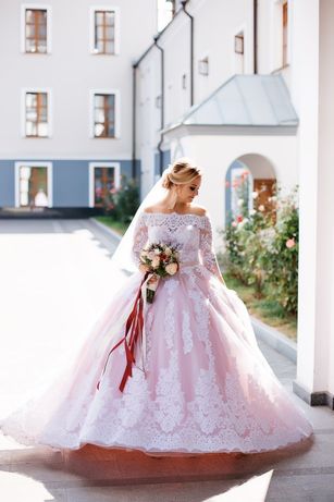 Весільна пишна сукня плаття