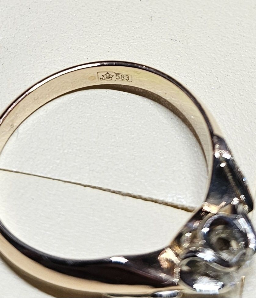 Золотий перстень, кольцо, каблучка, 583проба СССР, діаманти.