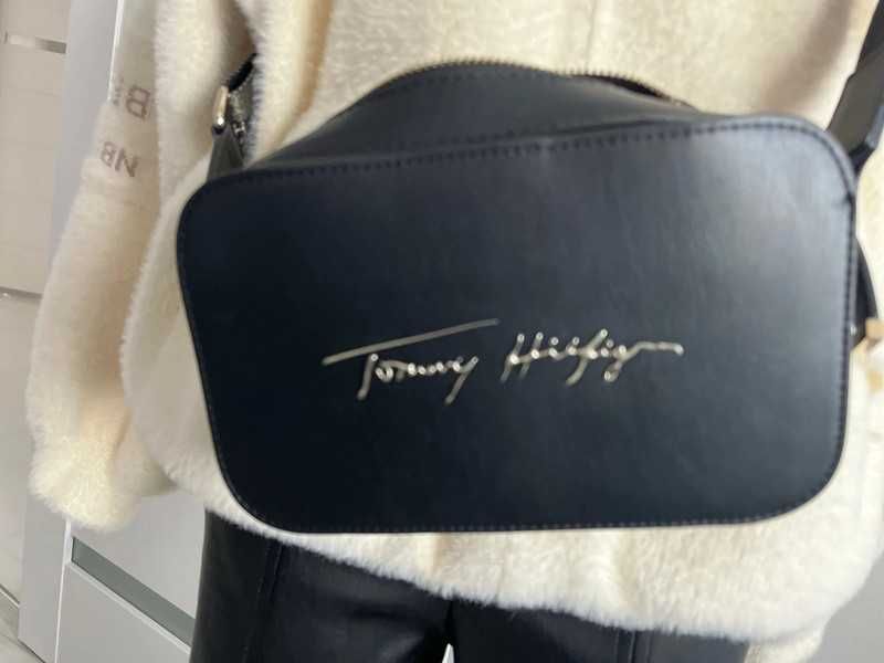 Tommy Hilfiger torebka listonoszka mała czarna