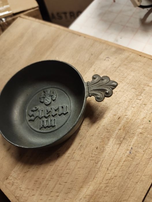 Starą cynowa miseczka z Essen.