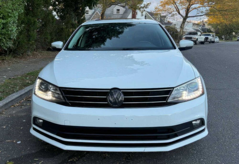 Volkswagen Jetta Sport      2015