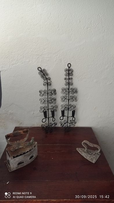 Suportes velas e ferros antigos