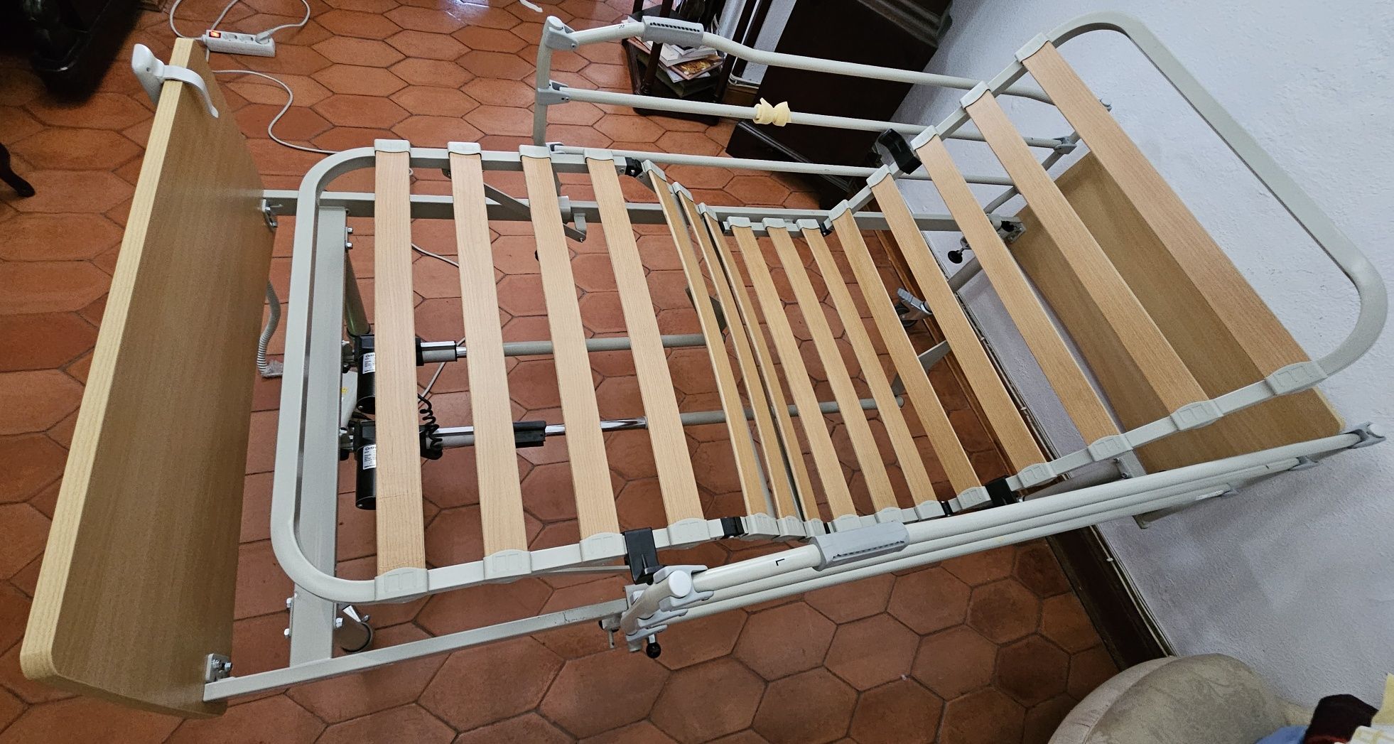 Cama eléctrica articulada