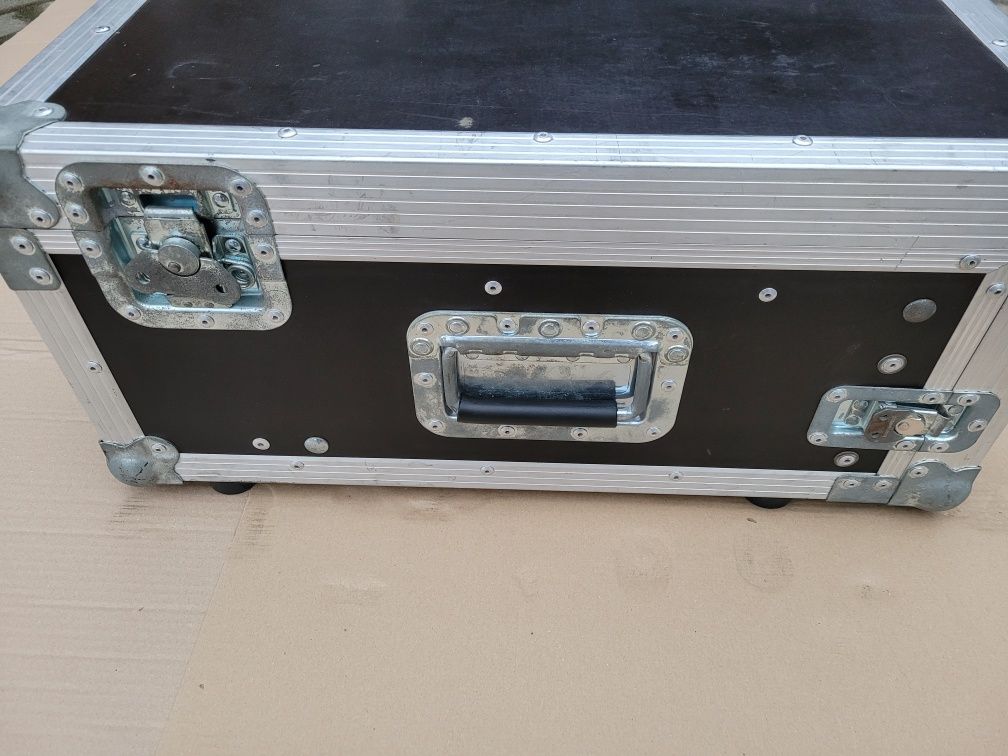Piękny Case Rack 3u  plus mikser
