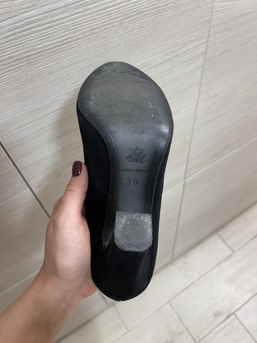 Туфлі на підборах замшеві